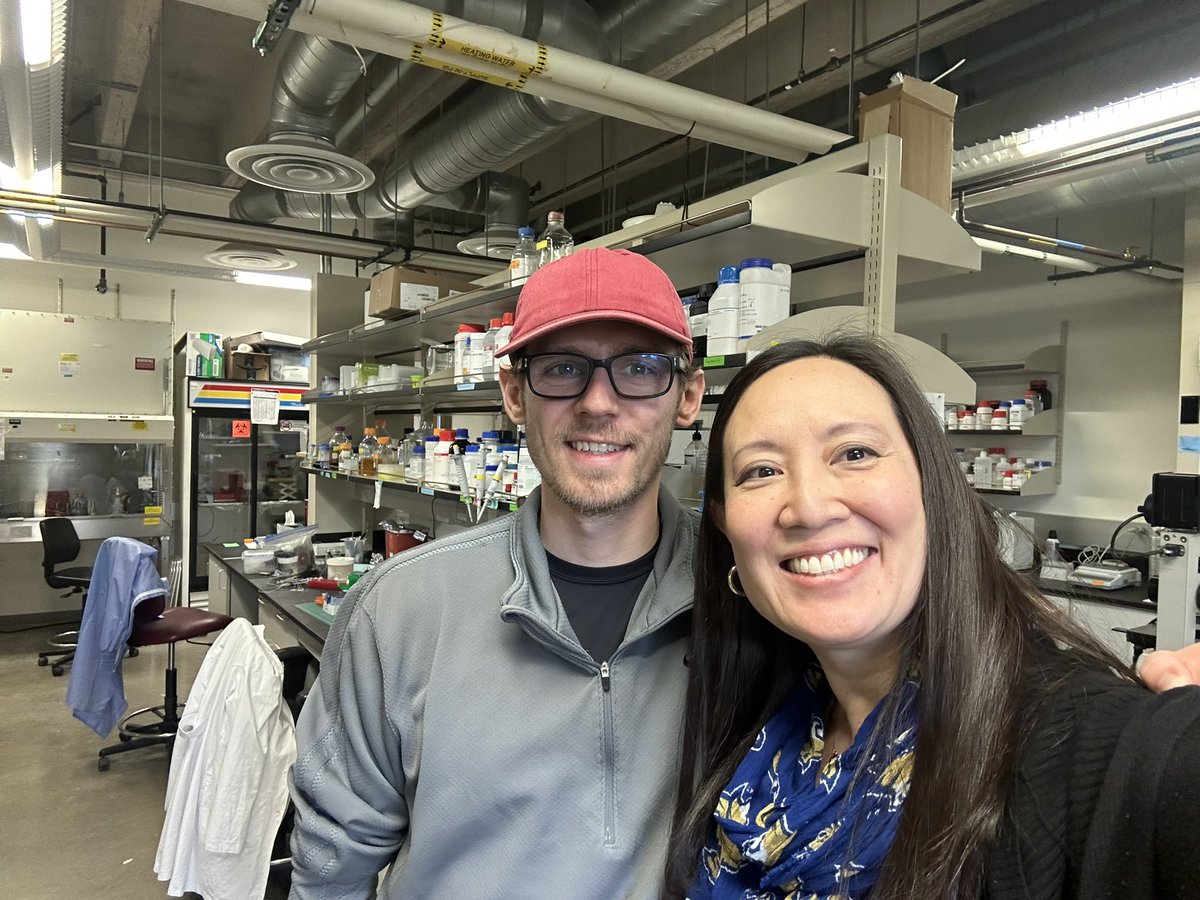 And congrats to Travis Lindsay, M.S. who did not walk but great to see him in the lab! #CatGrad23 🎉🎈🥳