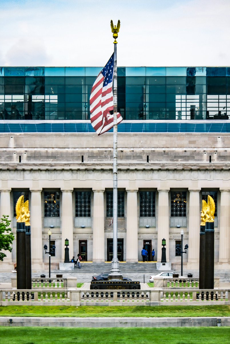Downtown Indianapolis landmarks lining up majestically this evening. One spot, two photos. 🤩🏛️⛅