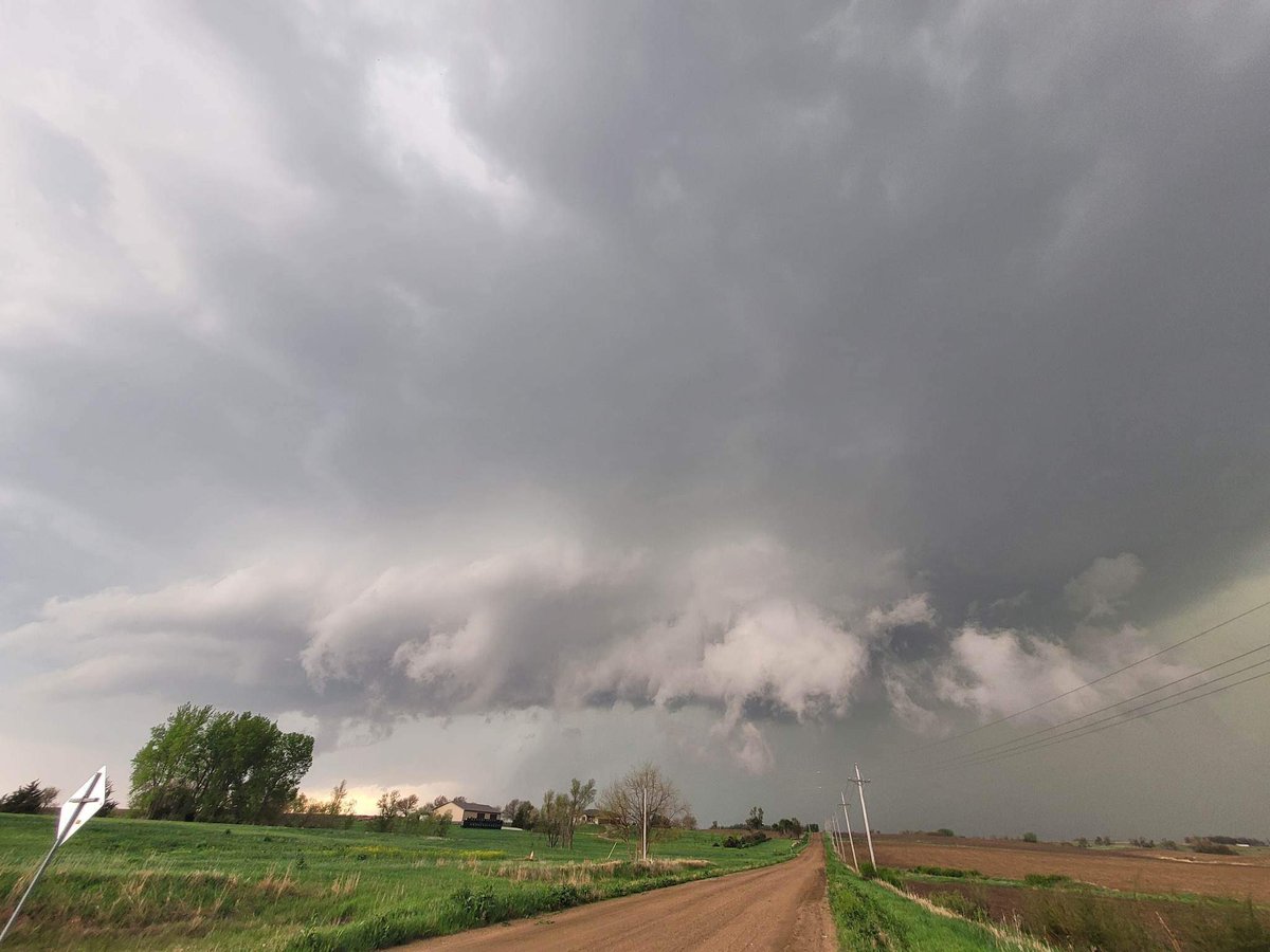 Live Storm Chasers on Twitter "Tornado warned storm near Nickerson