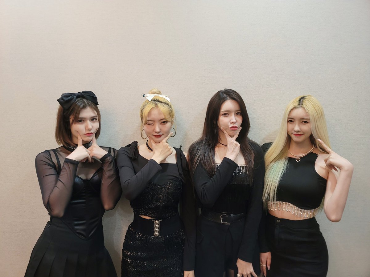 DayeonDyoa's tweet photo. #๋ค์ฐ
all black styles -โก
์ฐ๋ฆฌ์ด๋ก?
#์ํฌํ์์ด๋ค #chicis #leena #xindy #dayeon #uhee #5์ #์ถ์ https://t.co/Osj5lMbPYN