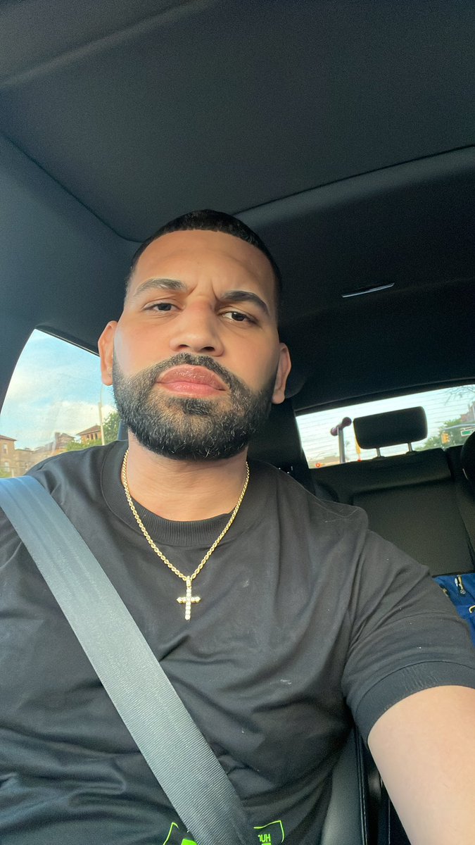 ERoDCiTy's tweet photo. Con mi nariz rota pero..,🤷🏿‍♂️ https://t.co/KjF7NWpqx5