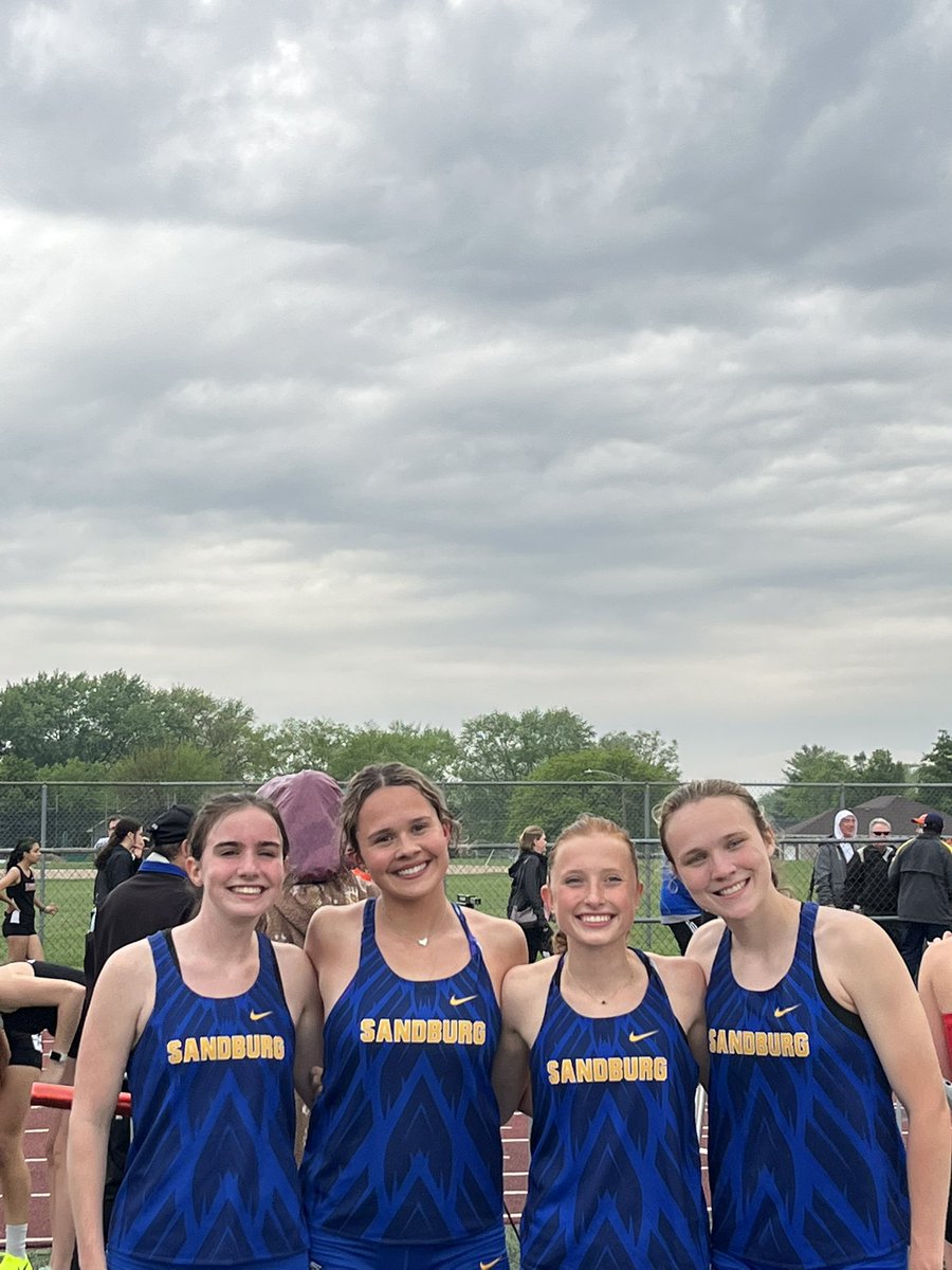 The 4x800m relay are 2023 State Qualifiers!! The Eagles run a season best time of 9:33.01 for an exciting 2nd place finish! 

Molloy, Sieczka, Giblin, Roche

#eiubound