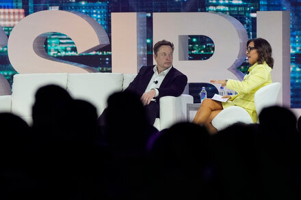 ErbilTimes's tweet photo. "Elon Musk Appoints Linda Yaccarino Twitter’s New Chief" by Tiffany Hsu, Sapna Maheshwari, Benjamin Mullin and Ryan Mac via NYT https://t.co/IettehUW5Y https://t.co/xPcnQrHWNK