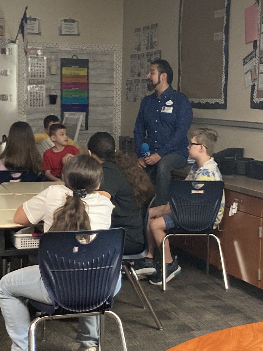 MsWiltz_'s tweet photo. Students had a great career day. From news reporters, cosmetologists, optometrists, Army, SWAT. Thank you to all who came out to speak with our students. https://t.co/ZTJFtjVqiQ