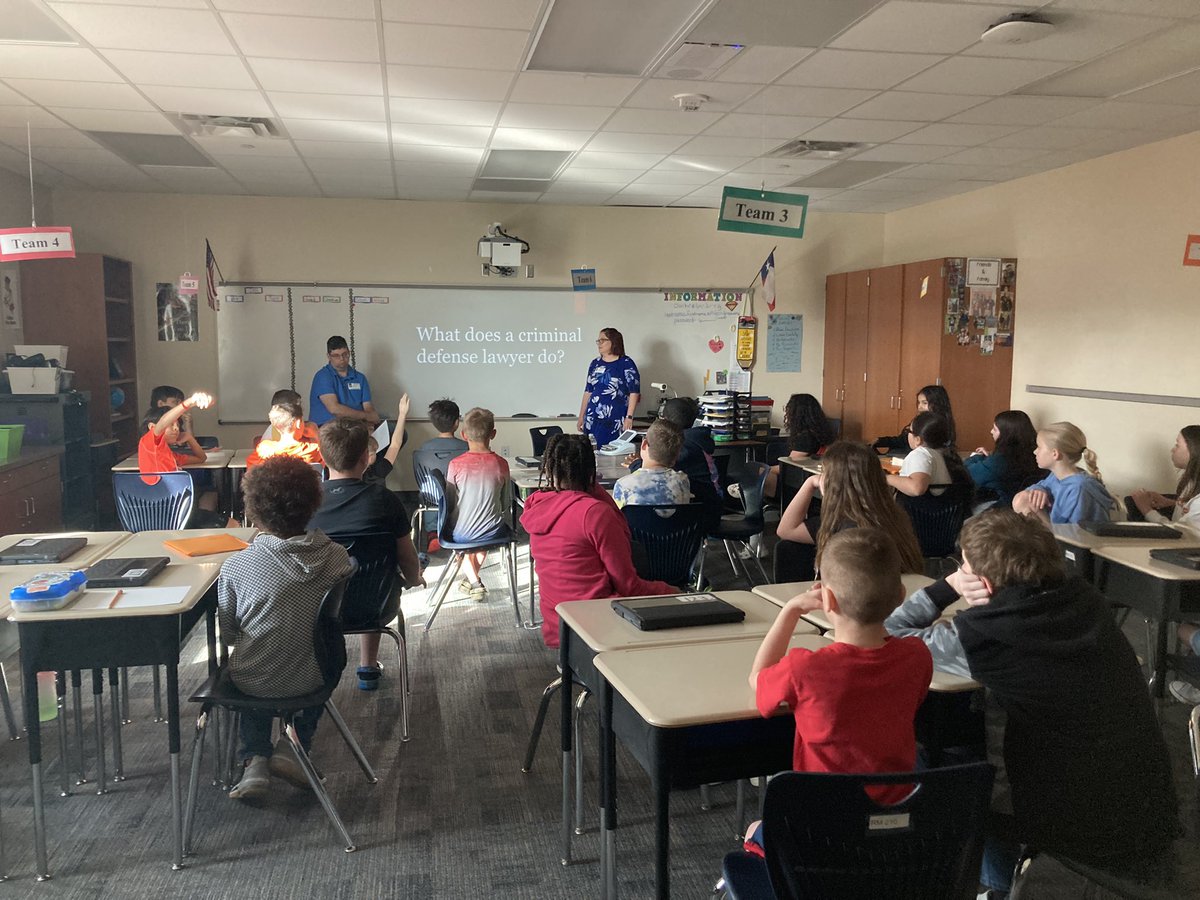 MsWiltz_'s tweet photo. Students had a great career day. From news reporters, cosmetologists, optometrists, Army, SWAT and veterinarians. Thank you to all who came out to speak with our students. https://t.co/Wlii2RAF9G