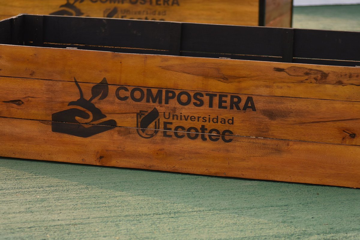 UnivEcotec's tweet photo. Hemos obtenido abono orgánico de nuestras composteras #ECOTEC 💚 Viernes Verde 💚
Gracias a las composteras y reutilización de los recursos en nuestro #GreenProjectsLab, logramos tratar cada 6 semanas 3 m3 de deshechos orgánicos 🪱🍌 de los cuales se ha generado lo equivalente a 25 Kg. de sacos de #abonoorgánico.
Estas acciones nos ayudan a reducir la huella de carbono 🌱 lo que genera un gran #impactoambiental y social en nuestro entorno.
#Sostenibilidad #Ecología #Reciclaje #Compostera #ECOTEC