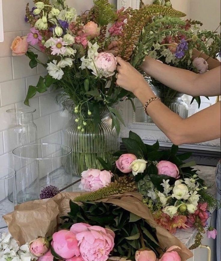 ⠀⠀⠀⠀⠀                  
⠀⠀⠀⠀⠀
⠀⠀⠀⠀⠀⠀⠀⠀⠀⠀「  alisandria  sns update  」                           ⠀⠀⠀⠀⠀⠀  arranging some flowers for my mom.  ⠀⠀

⠀⠀⠀⠀⠀