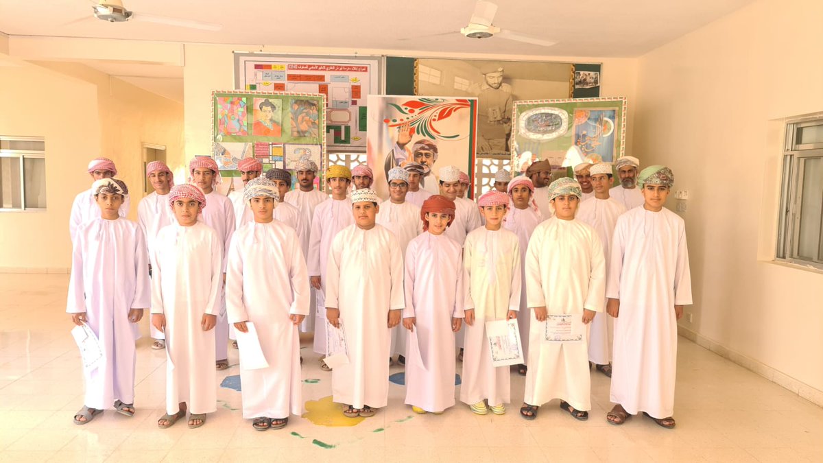 مدرسة أبوذرالغفاري تكرم طلابها المتفوقين في التحصيل الدراسي، كان في تكريمهم الشيخ سيف بن راشد البادي عضو المجلس البلدي، وبحضور مجلس أولياء الأمور.