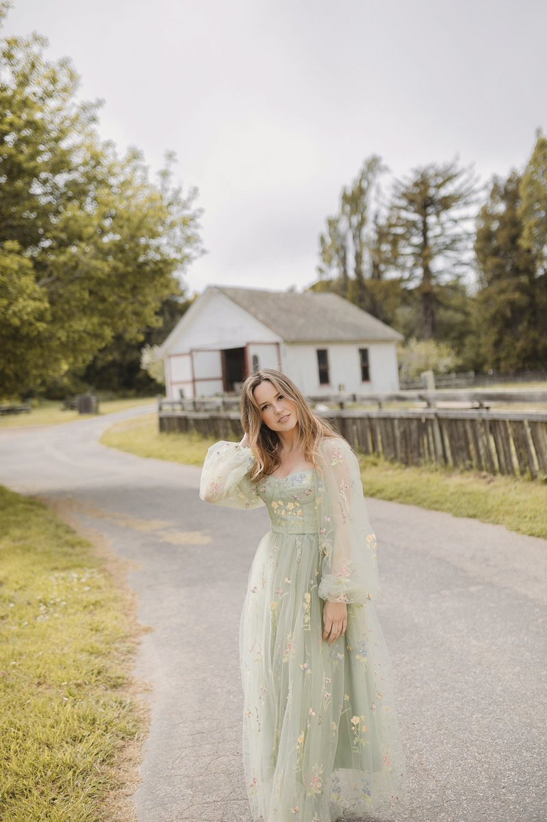 Sky 🎀📖 tweet media