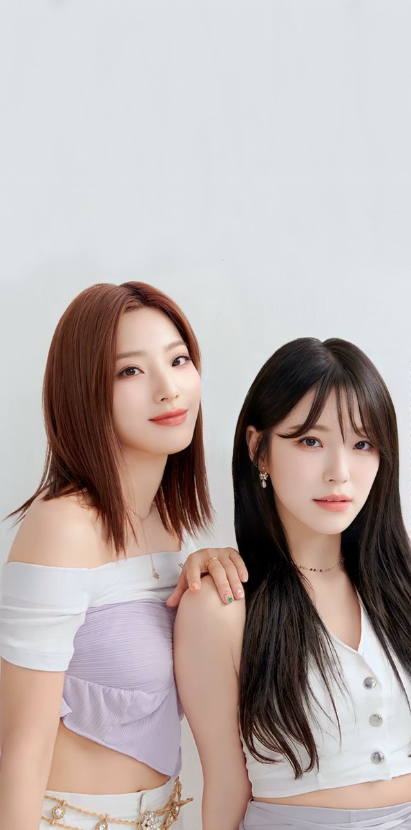 fromiswallpaper's tweet photo. Requested by @f9_romsae many months ago! Our captain #saerom and maknae #jiheon 🫶🏼 //  #fromis_9 #프로미스나인 #이새롬 #백지헌 https://t.co/tnlDoP8nRR