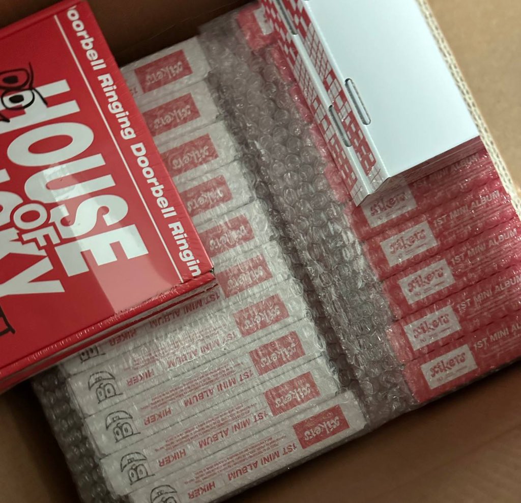 vjaeff's tweet image. [HELP RT - MY 🇲🇾]
XIKERS TRICKY HOUSE ALBUM SEALED

RM9
red    ✅✅✅
white✅✅✅

one set RM16
✅✅✅✅

- exc ems and local postage
- no backout

#pasarxikers