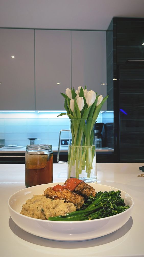 MagrethZacharia's tweet photo. Sunday dinner is not just about the food, it's about the tradition
#SundayDinner #FamilyFeast #WeekendVibes
🍗🥦🥧🍲🍷🍴🍞🥩🥗🍹🥧🍽️ https://t.co/kF6VmlYOx7