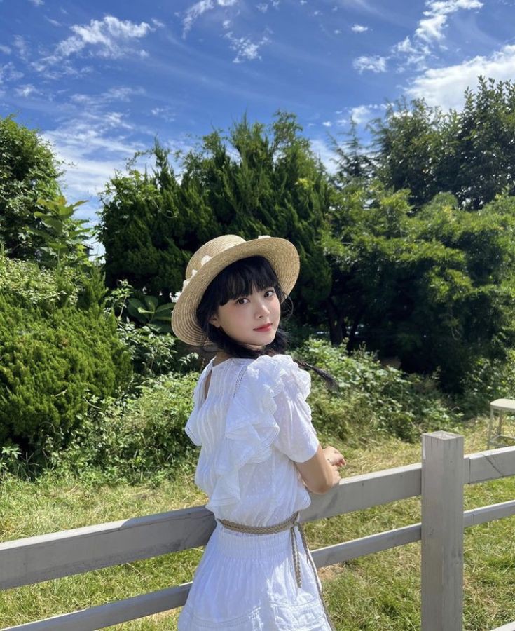 nrkvlr's tweet photo. — RESTARTING —

hello, I'm marga ! looking for active and interactive filo moots ! 

— she / her
— not new to #kpoptwt #stantwt 
— any fandom will do !

♡ / ↻ are highly appreciated ! https://t.co/WNEK10U2O2