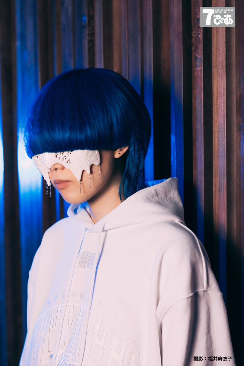 「#7ぴあ 5月号 掲載 #yama の取材の1コマをお届けシングル「slash」」|チケットぴあのイラスト