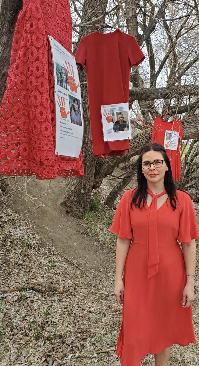 Mandoline79's tweet image. This Friday is Red Dress Day- May 5th is a day of remembrance honouring the thousands of missing and murdered Indigenous women, girls and 2-Spirit people in Canada. 
Red is said to be the only colour that is visible to spirits. 
Please consider wearing red this Friday ❤️
#MMIWG2S