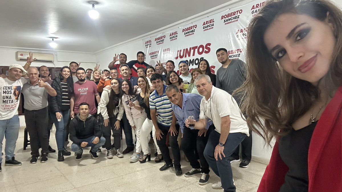 ArielGarciaUCR's tweet photo. 🤝 Recibiendo el #DíaDelTrabajador, junto al gran equipo que es el Movimiento Boina Blanca.

¡Gracias a todos los trabajadores que con su esfuerzo llevan todos los días la esperanza a sus hogares! 🫶

#GraciasTotales
#JuntosSomosMejores https://t.co/waCc1Kvp1j