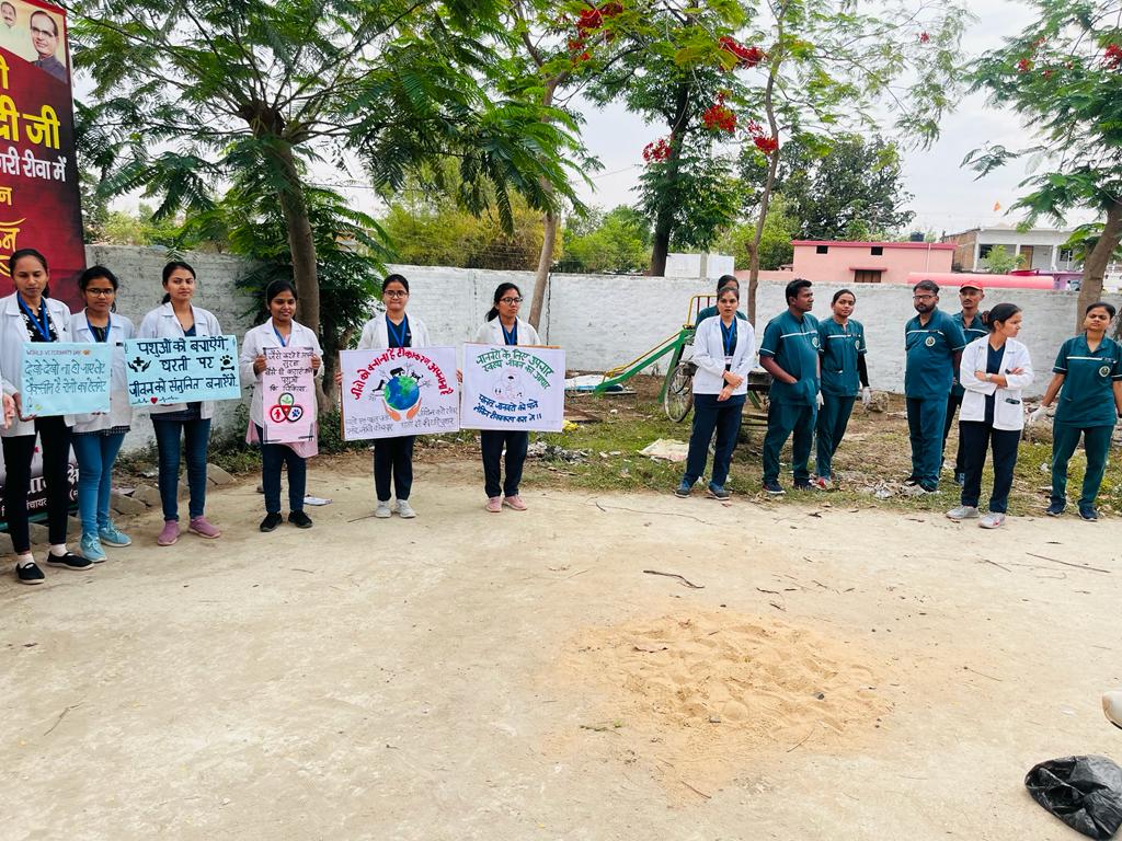 Vetrewa's tweet photo. World veterinary day के उपलक्ष्य में महाविद्यालय द्वारा ग्रामीण क्षेत्र में पशु चिकित्सा शिविर लगाया गया।  जिसमे लगभग 500 से अधिक पशुओ का निःशुल्क उपचार किया गया। https://t.co/dN0AaVlvtc