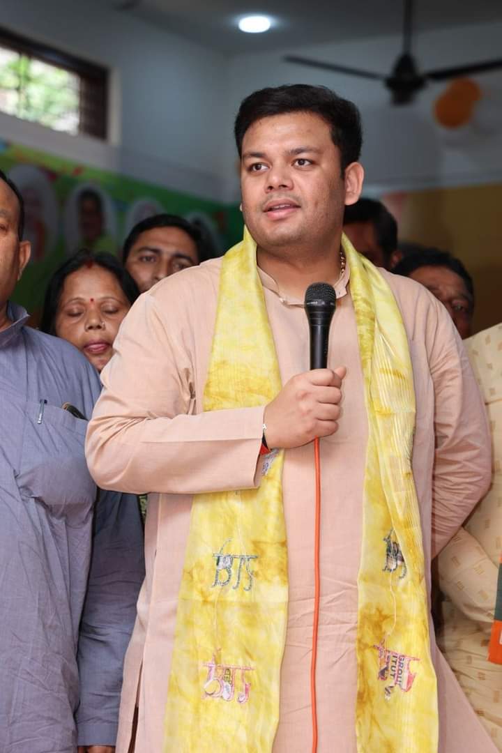 मंत्री जी 6800 के लोग  ईश्वर से प्रार्थना करते हैं कि आप स्वस्थ रहे और 6800 लोगो का कल्याण करे
 बहुत बहुत धन्यवाद
प्रकृति की अनमोल मुस्कान है
<a href="/thisissanjubjp/">Sandeep Singh</a> 
<a href="/yadavvijay88/">Vijay Yadav</a>