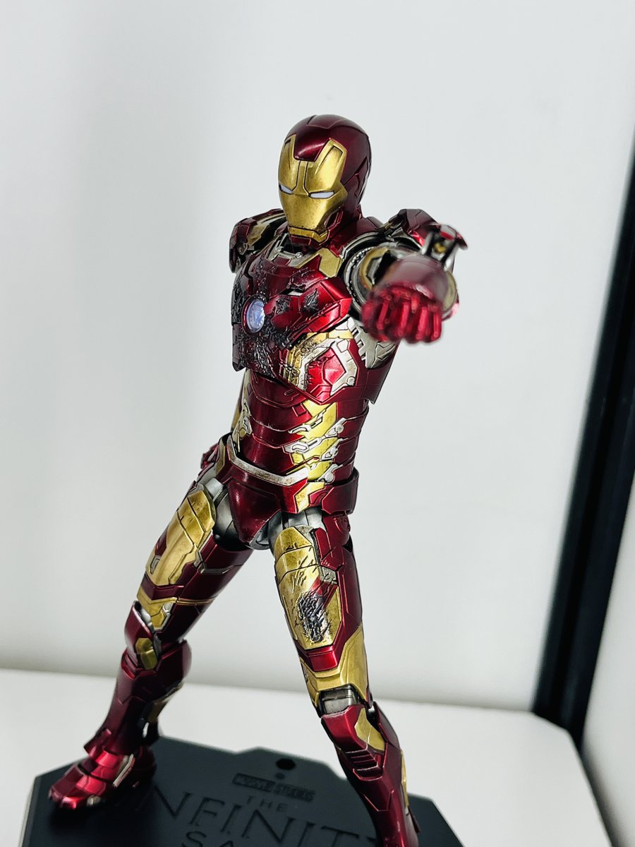 DLX Iron Man Mark 43 (Battle Damage) from Marvel Studios: The Infinity Saga  by threezero!! #Marvel #IronMan #threezeroinTokyo2023 #AmiAmiEventReport, image size:900x1200