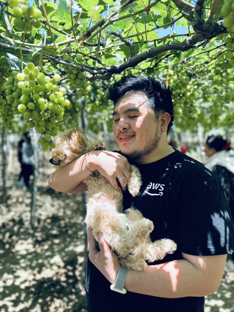 titoofmalaysia's tweet photo. Papa and Baby Sugar! ♥️❤️♥️❤️♥️🐩

#grapesfarm #elyu https://t.co/8vKHrWftnD