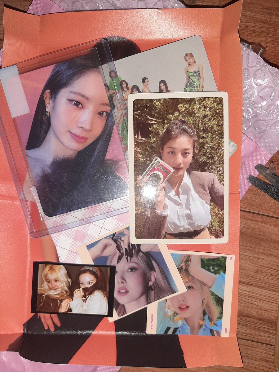 twce_dahyun's tweet photo. halo ti @_jadedstill, my dahyun rtb muplant pob arrived safely🤩, thankyou so much for packing her safeeee and for freebies also. nagtanong pa 'yung rider kung may jihyo daw dito🗿😭.
#_jadeFB https://t.co/ET85kryfXB