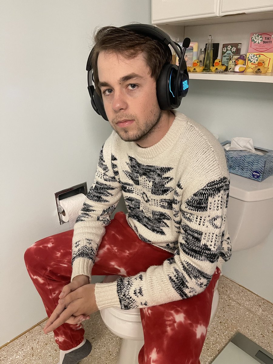 JhbTeam's tweet photo. I am LIVE! I’m also wearing a @JBLQuantumUS Console headset! #JBLPartner
Watch here:
https://t.co/NuXPjJvqrK https://t.co/jaS9jpUvMU