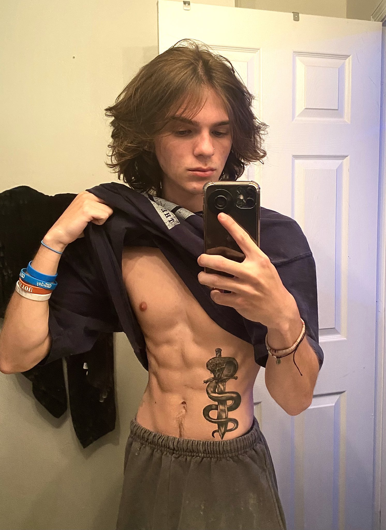 bonez-on-twitter-help-me-take-my-shirt-off-https-t-co-95t3faobsw