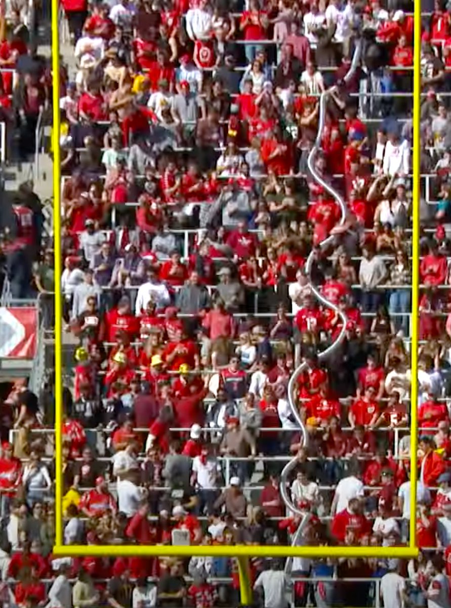 Biggest BeerSnake in <a href="/XFL2023/">XFL</a>   runindc.com/dc-defenders-w… <a href="/XFLDCDefenders/">DC Defenders🛡️Fan Club🍋</a>