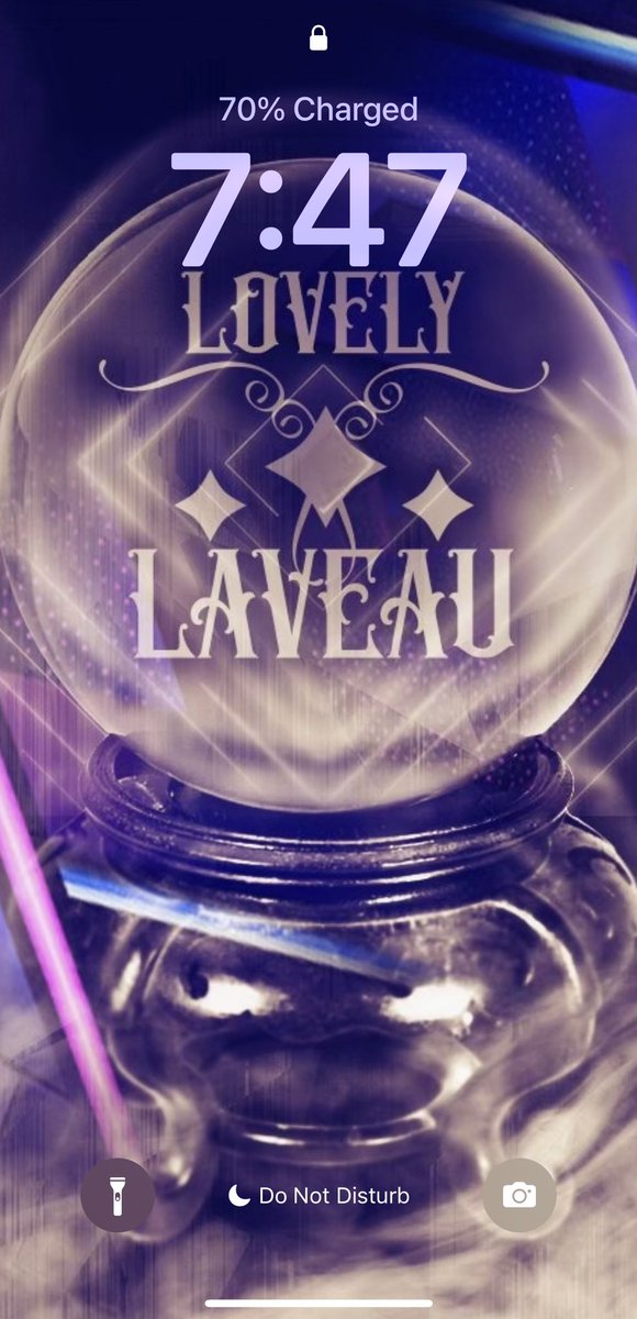 ItsLovelyLaveau's tweet photo. Show me your lock screens https://t.co/slneGoN0SH