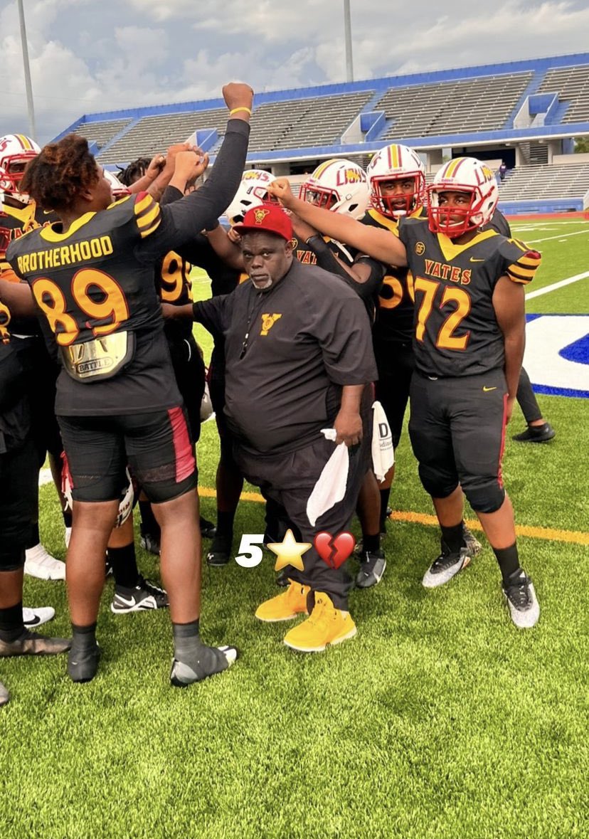 CoachRT1988's tweet photo. The Opportunity He Got To Coach This Year Meant The World To Him. That Is What Brings Me Joy. Despite The Naysayers, He Rocked With Me, So I Rocked With Him. Give People Their 💐’s While They Can Smell Them. Best Seat In The House Now…. Rest Up &amp; We Will Finish The Mission 5⭐️G https://t.co/ZLJ0mBPvYf