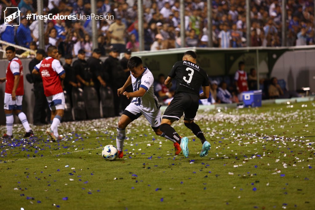 CJAOficial's tweet photo. #FederalA  ⚽
Fecha 8 - Zona D

FINAAAAAAAAL DEL PARTIDO. 
¡LA CASA EN ORDEN! 
¡GANÓ EL EQUIPO GRANDE!

 #JuventudAntoniana 2 vs 1 #CentralNorte 

#𝑽𝒂𝒎𝒐𝒔𝑨𝒏𝒕𝒐𝒏𝒊𝒂𝒏𝒐 💙🤍🤎
𝘛𝘳𝘦𝘴 𝘤𝘰𝘭𝘰𝘳𝘦𝘴, 𝘶𝘯𝘢 𝘱𝘢𝘴𝘪ó𝘯 https://t.co/CD5a8HAVWS