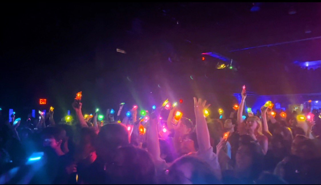 ArtByLA22's tweet photo. ☀️💛summerland💛☀️
just some screenshots from the two nights :)
#COAPNYC #COAPPhilly #haflashlightproject https://t.co/SGmRHdA6zz