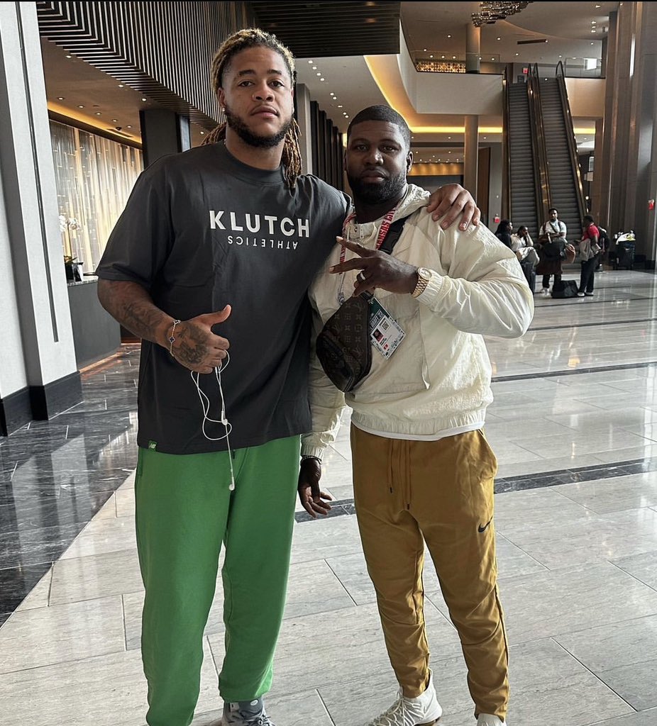 KingKumarspod's tweet photo. Devin Hester next to our future at Edge 👀 https://t.co/NyKljnVtE5