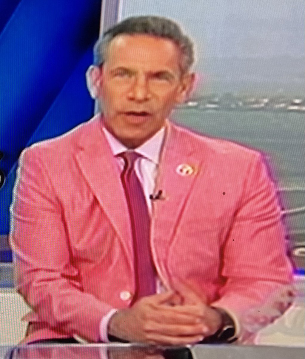 GaydolfHitler's tweet photo. 🐱🗯️ I’ll take two scoops please Larry @LarryBeilABC7 @ABC7 #SanFrancisco @warriors #colorblindness #nomirrors https://t.co/3Bf6jCqywC