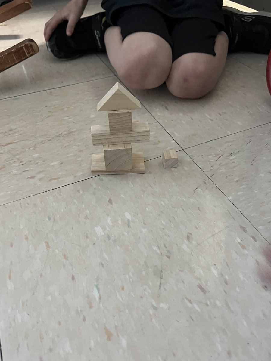 GruntzResi's tweet photo. Spent this week exploring shapes with 1st grade. So creative! https://t.co/oelodZXsgI