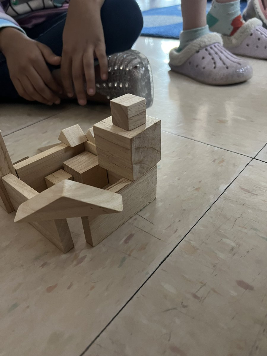 GruntzResi's tweet photo. Spent this week exploring shapes with 1st grade. So creative! https://t.co/oelodZXsgI