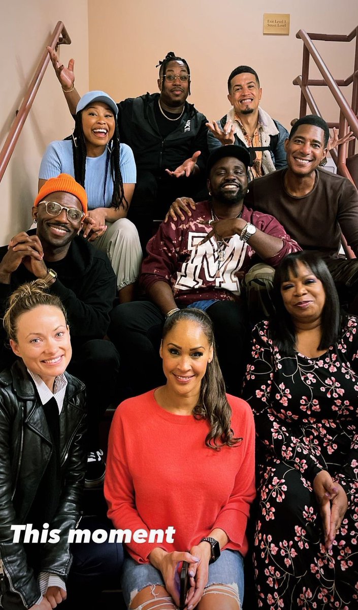 WildeUpdates's tweet image. Olivia Wilde with the cast of  @FatHamBway last night in NYC! ❤️