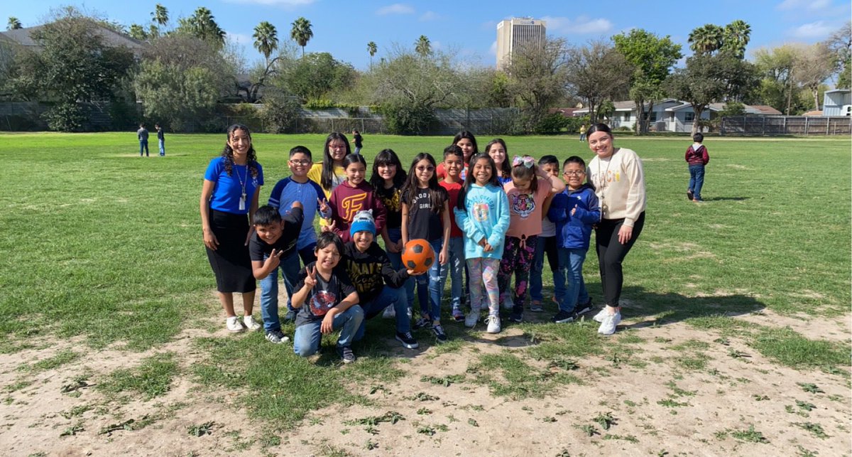Miss_Verdin's tweet photo. Feliz día del niño a mis bebecitos 🫶🏼 Gracias por hacernos reír con sus locuras! Los queremos mucho ✨❤️ @dloera77 #DiaDelNino #fieldsfalcons https://t.co/6vsgv2FqOB