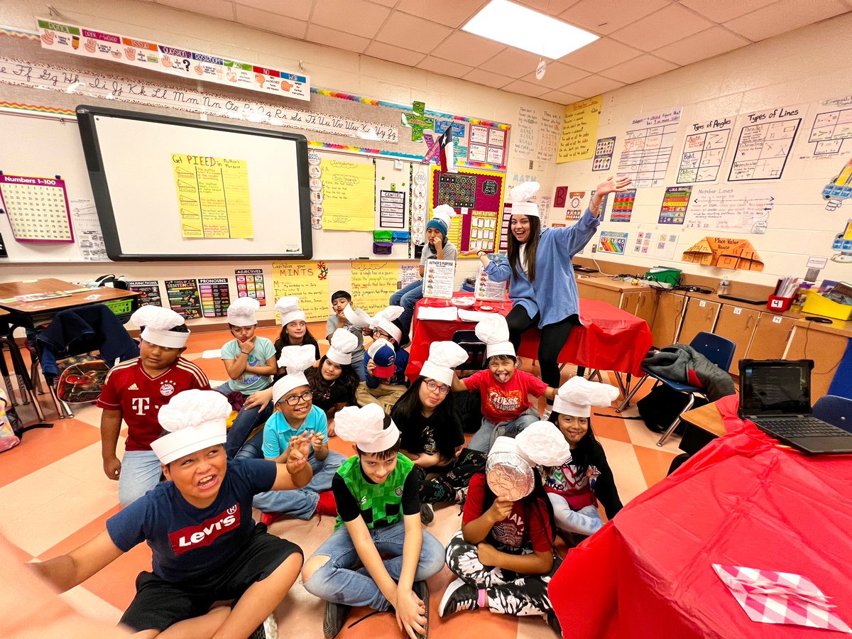 Miss_Verdin's tweet photo. Feliz día del niño a mis bebecitos 🫶🏼 Gracias por hacernos reír con sus locuras! Los queremos mucho ✨❤️ @dloera77 #DiaDelNino #fieldsfalcons https://t.co/6vsgv2FqOB