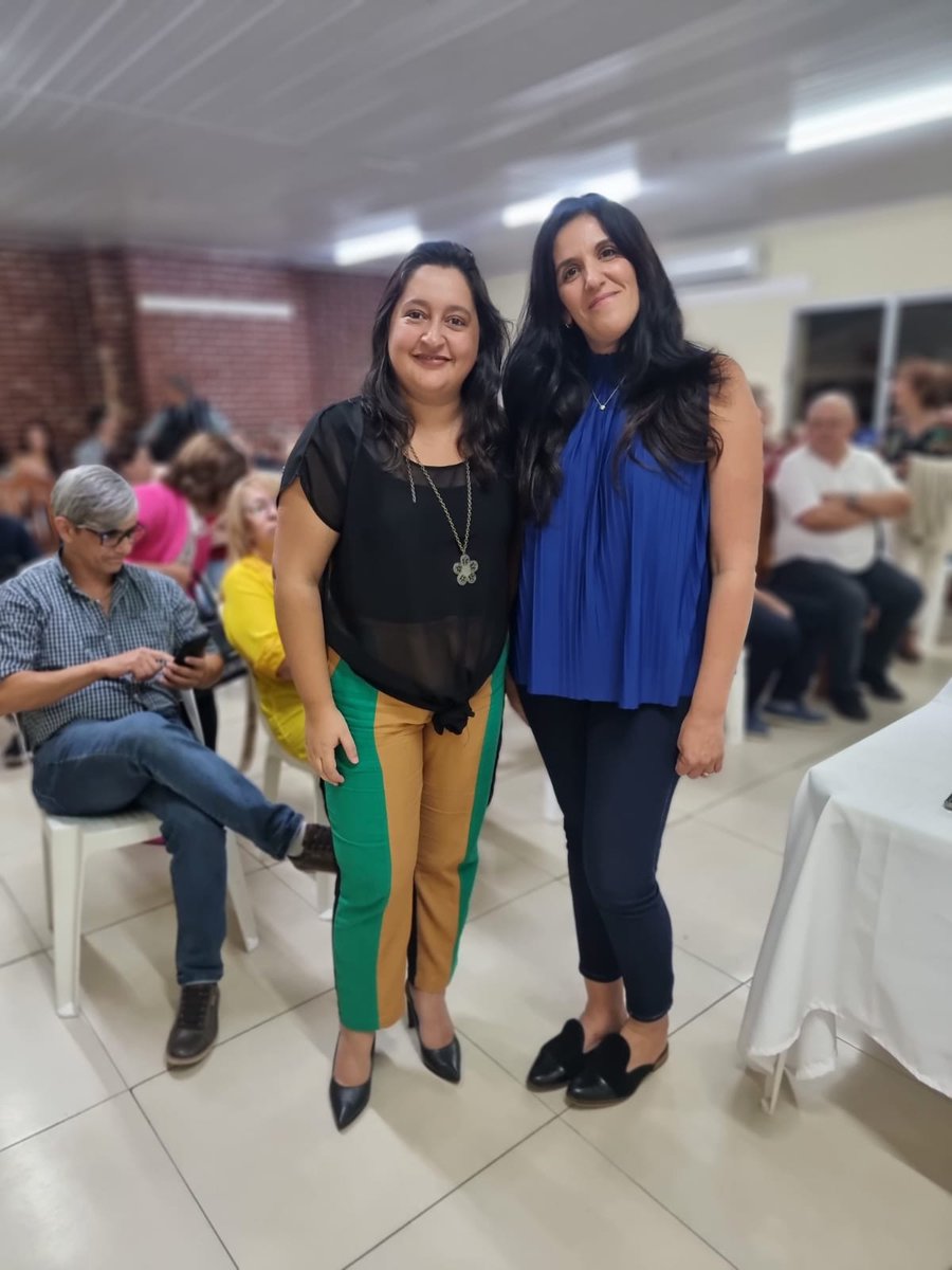 DraLorenaQuint1's tweet photo. Adicciones y suicidio dos temas que convocan  hoy en la Ciudad de Rivera. Abierto a la comunidad y organizado por @Cabildo_UY y @CamargoNazmi.  Gracias por el compromiso, porque no miran este tema como ajeno, porque es necesario brindar herramientas y ayuda. https://t.co/Is8pO8r547