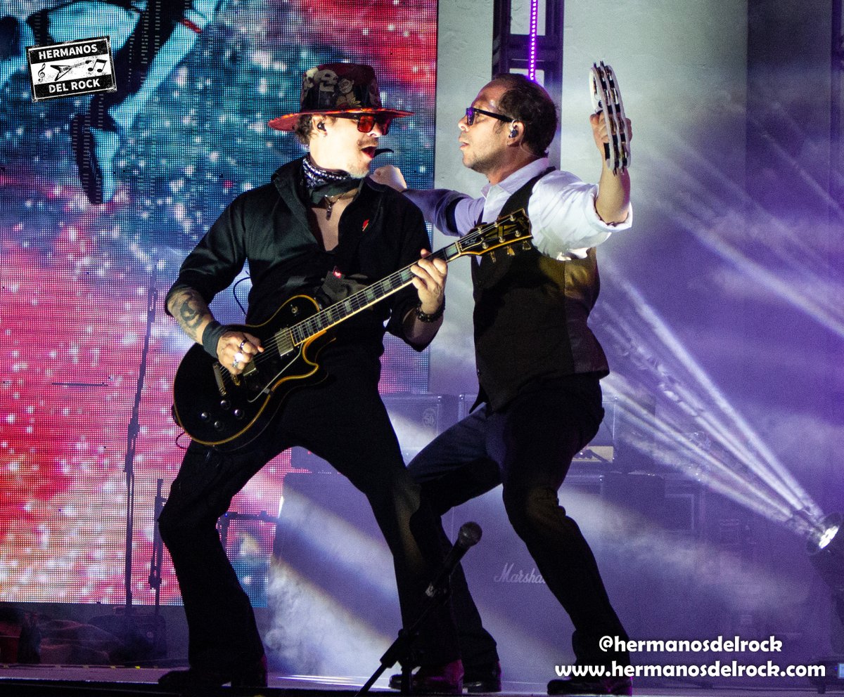 Las leyendas de @zapato3 hicieron una vez más historia en Venezuela con su vuelta tras 10 años fuera. Vive lo que sucedió este sábado en Caracas >>>>> hermanosdelrock.com/2023/04/zapato…