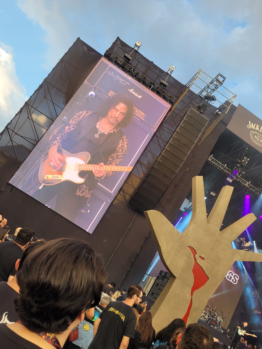 better_read's tweet photo. My afternoon was a.m.a.z.i.n.g with these guys @TheWineryDogs @Richie_Kotzen @BillyonBass @MikePortnoy 
#summerbreezebrasil #SummerBreeze https://t.co/QoAXENilD6
