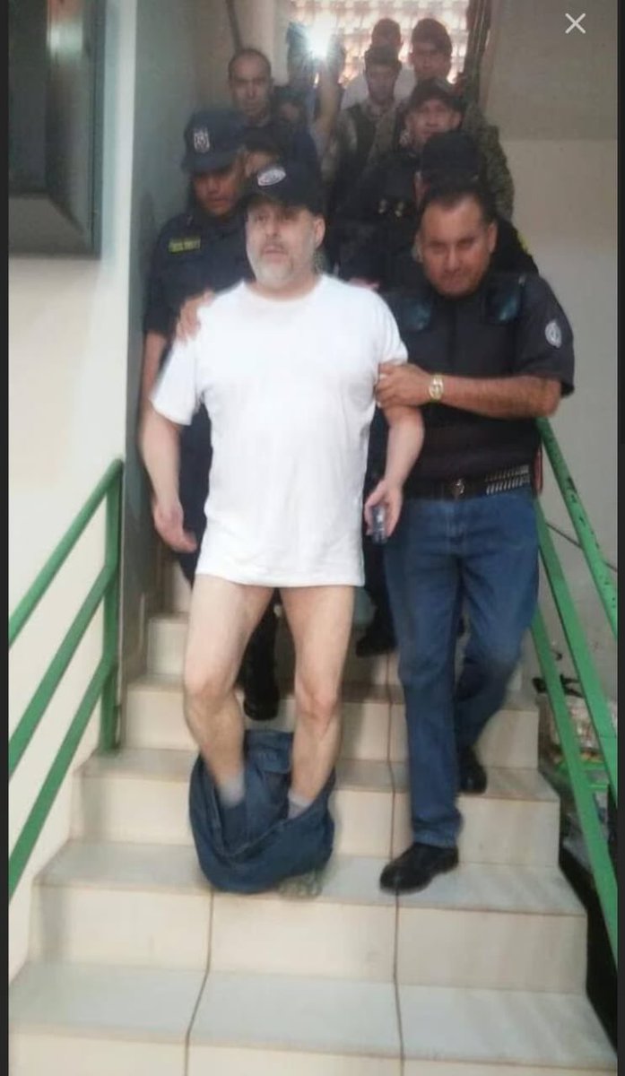 CelesteSenadora's tweet photo. Le han votado a este psicopata, retardado, cerebro consumido por las drogas y el alcohol, bruto, egolatra. La verdad no se merecen después que yo les ayude. Vayan a pedirle los pollos a este idiota o al otro no menos idiota que ganó la presidencia. A mi no me van a encontrar 🤷🏻‍♀️ https://t.co/7bv9hTnsYB