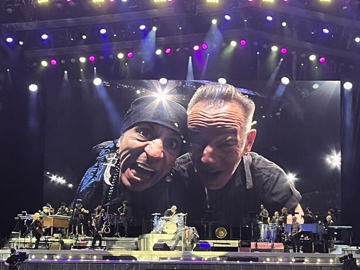 Springsteen news - Point Blank tweet media