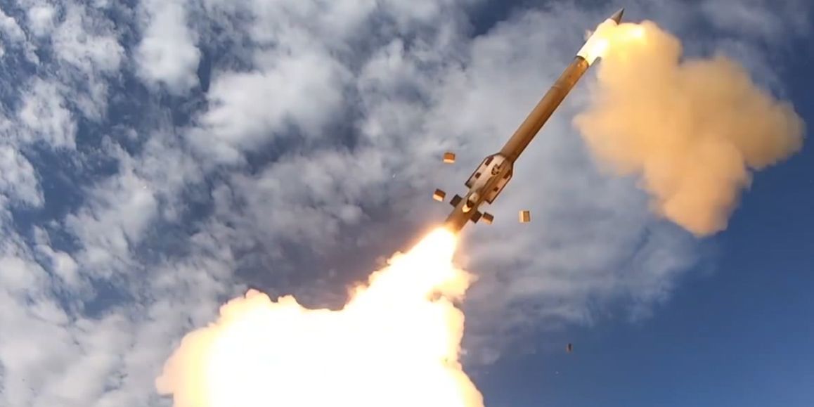 MarioNawfal's tweet photo. 🚨BREAKING: A massive barrage of cruise & hypersonic missiles, one of the largest since the war broke out, is incoming from Russia towards Ukraine 

The missiles are expected to reach their targets imminently. Air sirens should start any minute.

Launch Commands are still being put out over the Russian Strategic Net

The Head of Ukraine's presidential office says "do not ignore the air raid alerts"