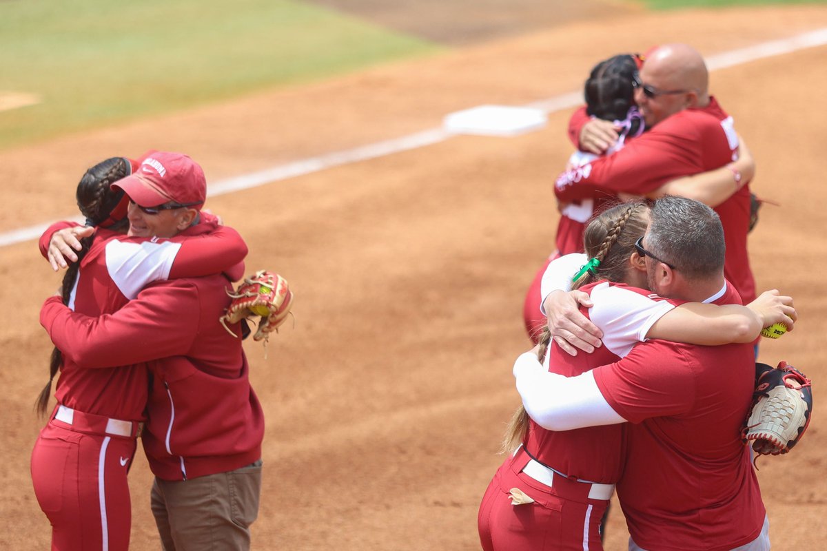 OUDailySports's tweet photo. The #Sooners @OU_Softball team clinched the Big 12 regular season championship on senior day. Check out our best images of Sunday's game:

https://t.co/m96bFnaHS2 https://t.co/fk83g7Ymtt
