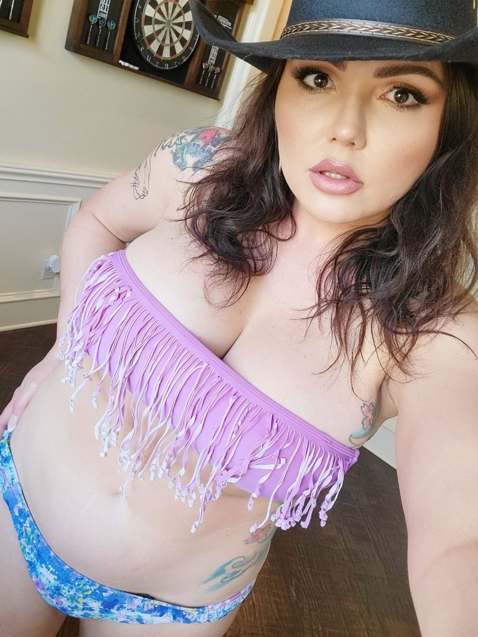 CoyWilder 😇 on Twitter: "Who can resist an independent Texan milf? 🤷🏻‍♀