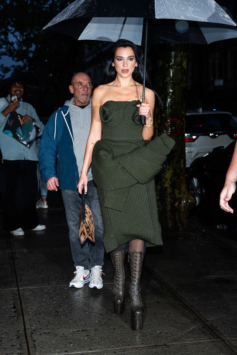 DUALIPAFAM's tweet image. Dua Lipa rumbo a un evento pre-Met Gala 2023