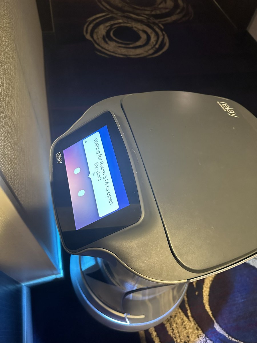 Branmiz25's tweet photo. Y’all!! I’m dying I ordered delivery to my hotel and here they have a robot that takes it up to you. The robot got here and then REFUSED to give me my food and instead just said “going home now” and drove off. Haha the future is WILD y’all https://t.co/0VI48E96CP