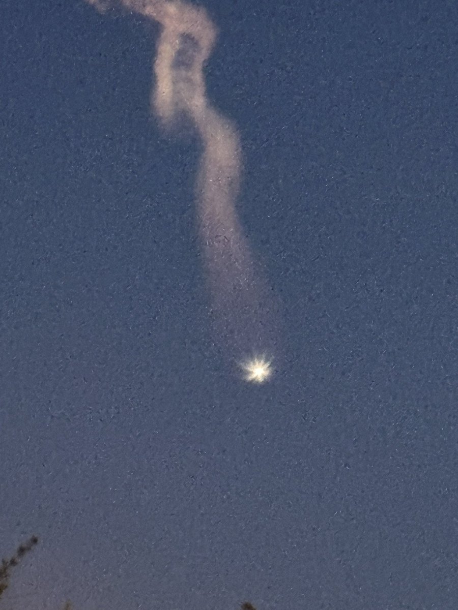 superenthused's tweet image. That Falcon Heavy launch was spectacular against the dusky sky! #FalconHeavyLaunch